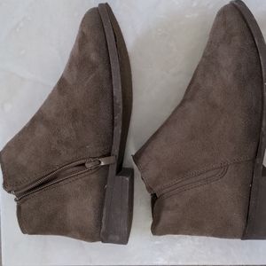 WOMEN'S Brown Ankle Bootie 6B